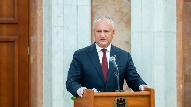 Додон урізав повноваження Санду на користь парламенту Молдови