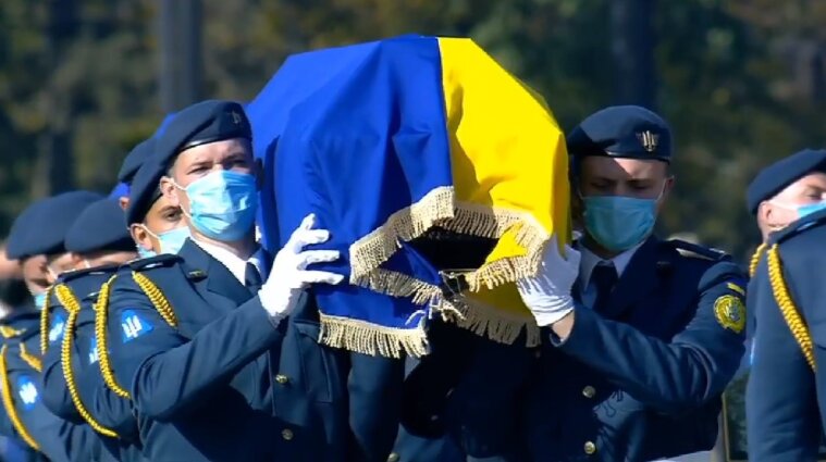 В Харькове прощаются с погибшими курсантами в АН-26: фото