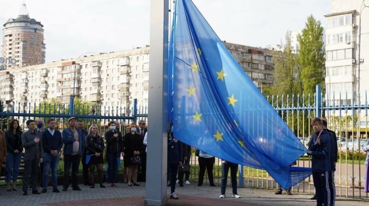 Заявку України на вступ до ЄС прийняв Європарламент