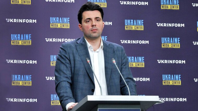 Председатель правления НЭК "Укрэнерго" Владимир Кудрицкий, за месяц получающий более миллиона зарплаты, посоветовал украинцам научиться жить с отключениями света