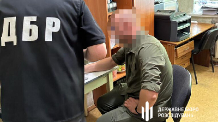 "Виховував підлеглого": на Полтавщині керівника районного ТЦК затримали за побиття військового