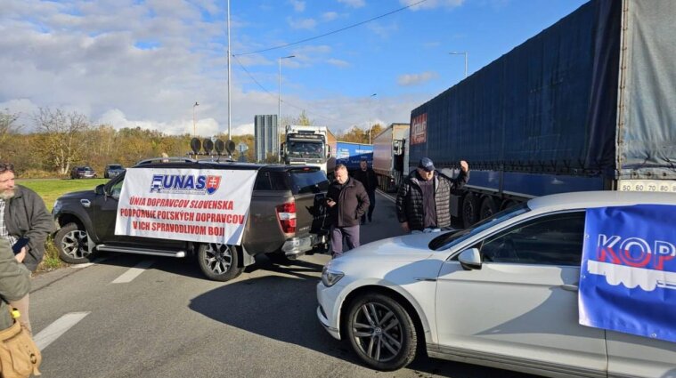 Словацькі перевізники відновлюють блокаду кордону з Україною