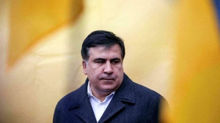 Практически не может принимать пищу: Саакашвили похудел и не закончил лечение