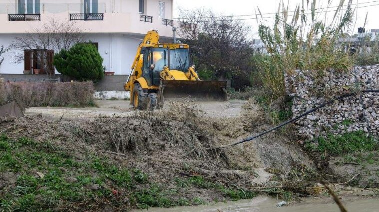 Остров Крит накрыли наводнения: население эвакуируют