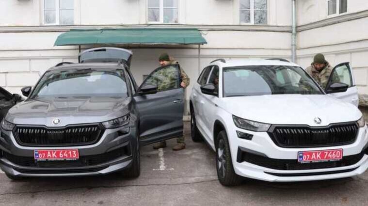 Жена экскомандира 116-й бригады ТРО Александра Чахлова ездит на авто, которое Полтавский городской совет передал военным