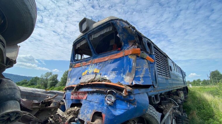 Аварія з потягом на Закарпатті: постраждало п'ятеро людей
