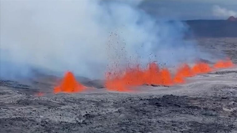На Гавайях извергается самый большой в мире вулкан