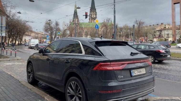 Роксолана Москва, которую "прославила" фешенебельная свадьба во Львове. во время работы в ДБР купила элитную Audi Q8