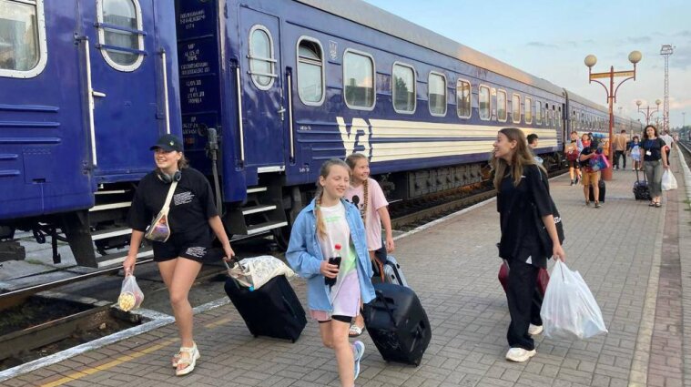 Укрзалізниця запустить евакуаційні потяги для мешканців Криму