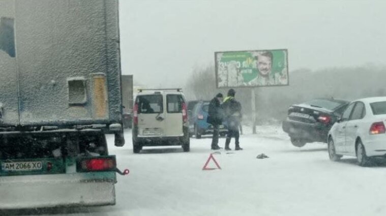 Массовое ДТП под Киевом: пострадали до десяти автомобилей