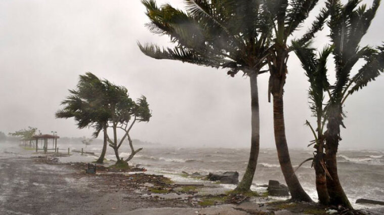 Внаслідок циклону у Фіджі загинула одна людина, п'ятеро зникло безвісти