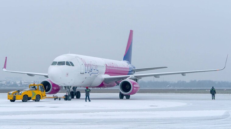 Аэропорт "Львов" отменил рейсы из-за непогоды, аэропорты Киева пока работают