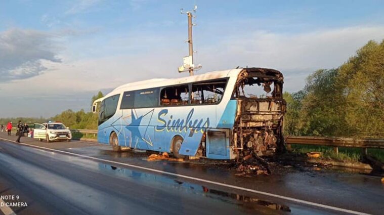 На Львовщине на ходу загорелся автобус с пассажирами