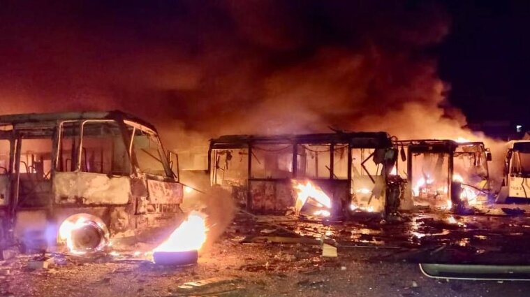 Атака рашистов на Днепр: Киев компенсирует городу соженные автобусы