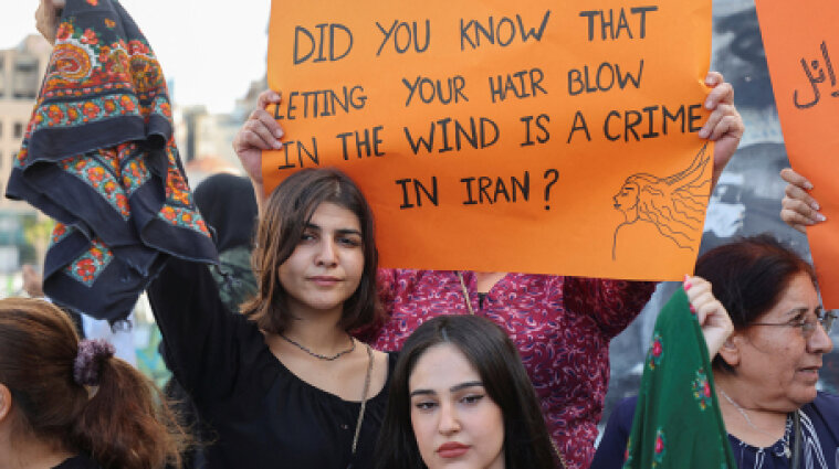 Протести в Ірані набирають обертів: до акцій непокори приєдналася половина провінцій