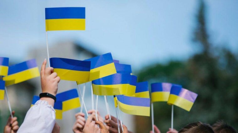 В Україні зросла кількість людей, що пишаються українським громадянством