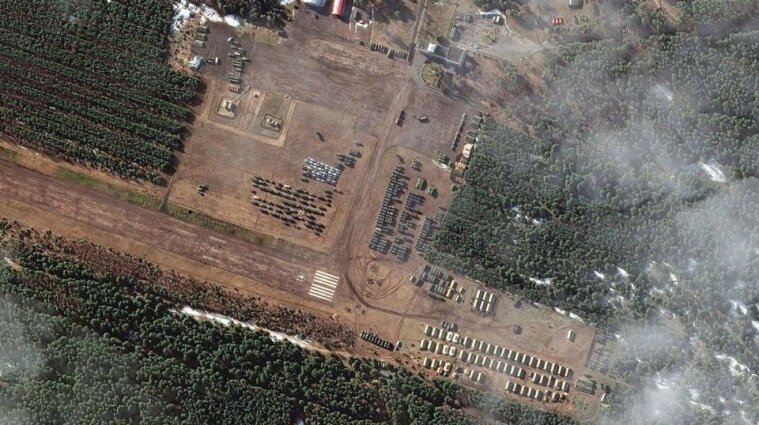 У мережі з'явились нові знімки розташування військ РФ за 37 км від України