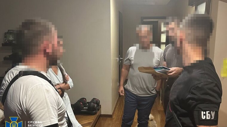 Силовики провели обыски у нардепа Аристова, отдыхавшего на Мальдивах