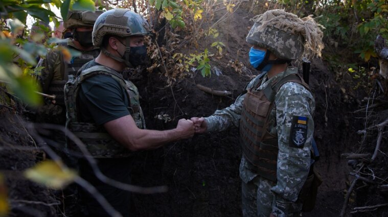 Зеленский поздравил военных с Днем Вооруженных сил Украины
