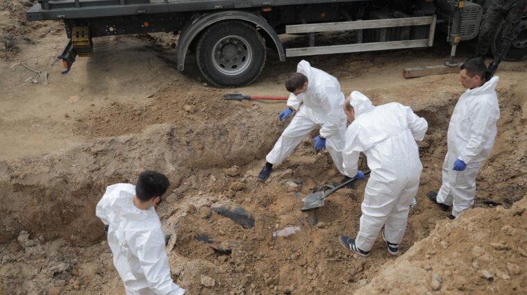Люди були закатовані: в Київській області знайшли ще одне масове поховання