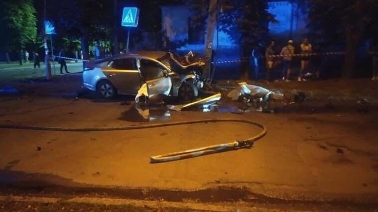 Авто рознесло від удару: у Черкасах сталася смертельна аварія