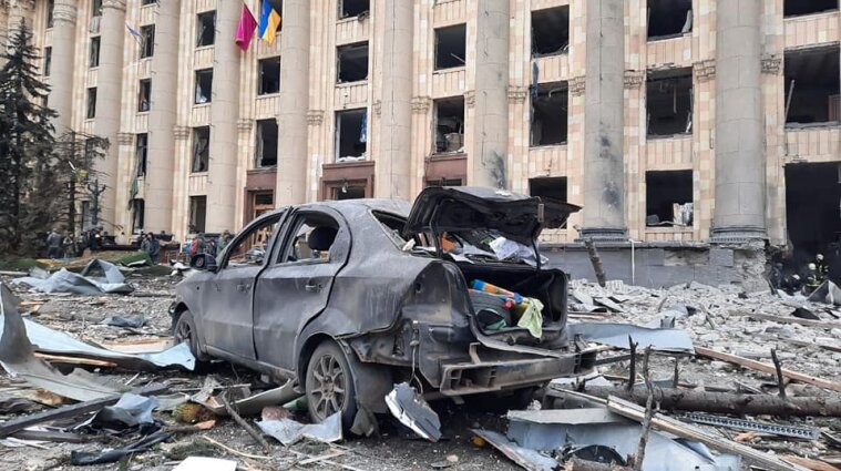 Центр Харкова та житлові масиви обстріляли ракетами та "Градами" (фото, відео)