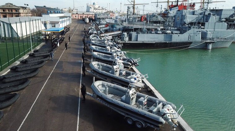 Украинские моряки получили помощь от США: скоростные катера и лодки