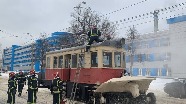 В Киеве на Подоле загорелся трамвай - ГСЧС