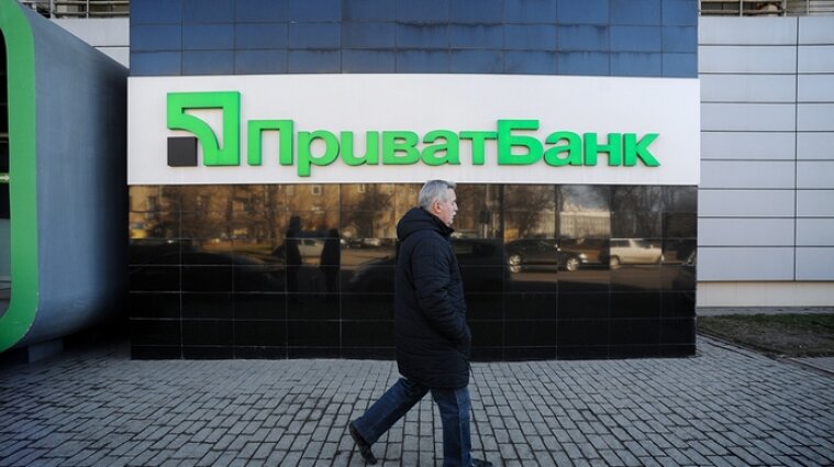 Банковский коллапс: ПриватБанк не будет работать всю ночь