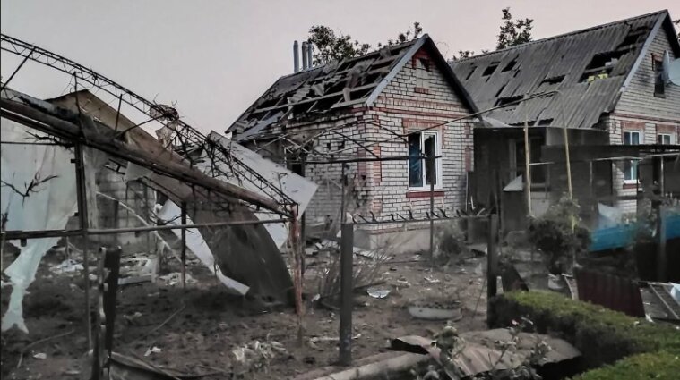Орки обстріляли з артилерії та "Ураганів" Дніпропетровщину: є жертва (фото)