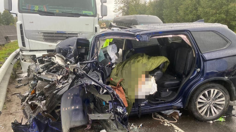Водій легковика загинув на автодорозі Київ-Чоп (фото)