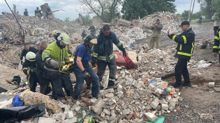 Тела 38 человек достали из-под завалов дома в Часовом Яру: фото