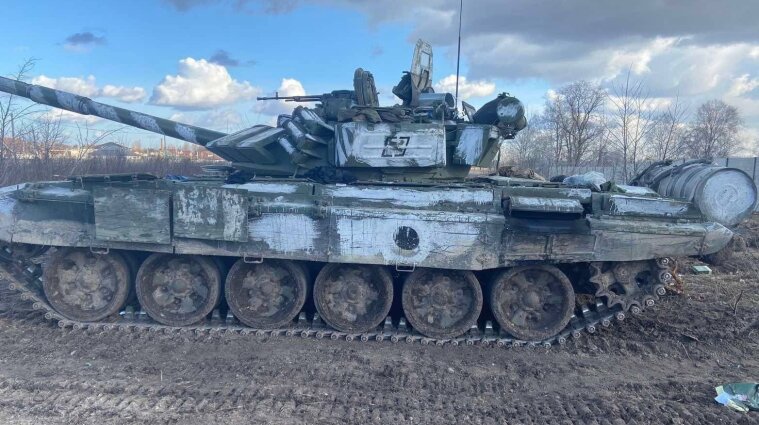 Украинские военные осуществили контратаку и повредили российские танки под Киевом
