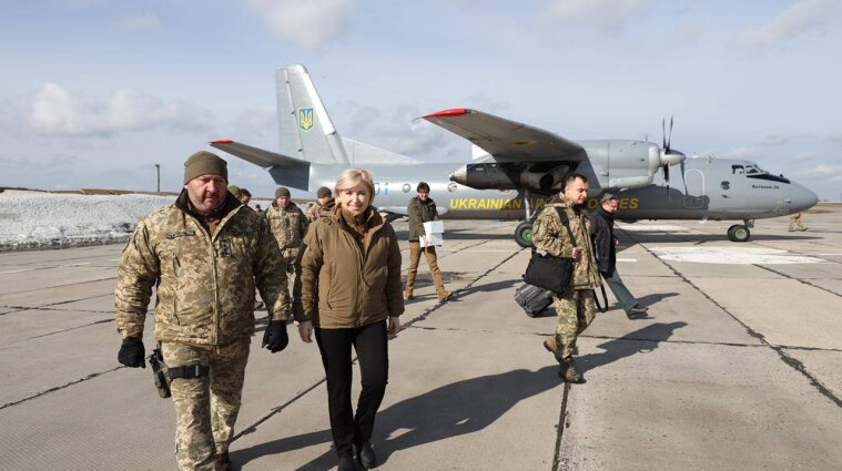 Нардепи зі "Слуги народу" прибули на Донбас - фото
