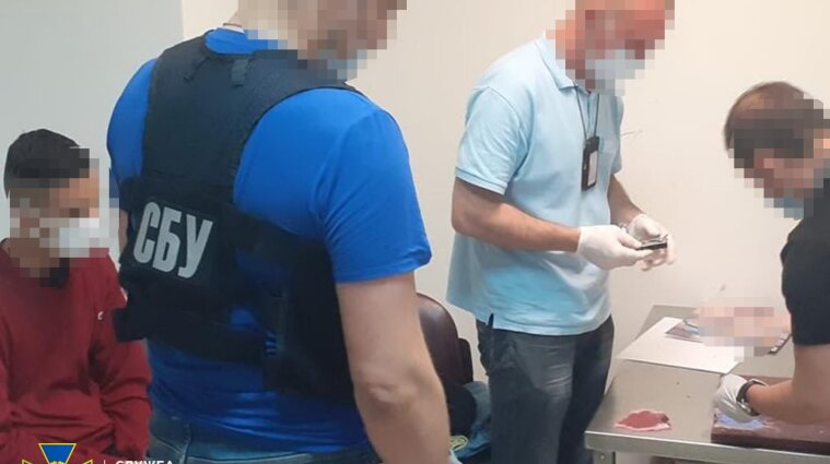 В Борисполе задержали наркокурьера, который вез в желудке более килограмма кокаина (фото)