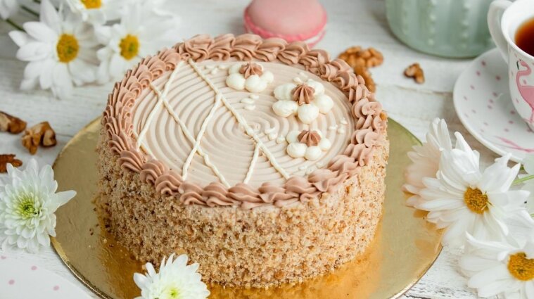 Рецепты вкусных десертов: печем Киевский торт