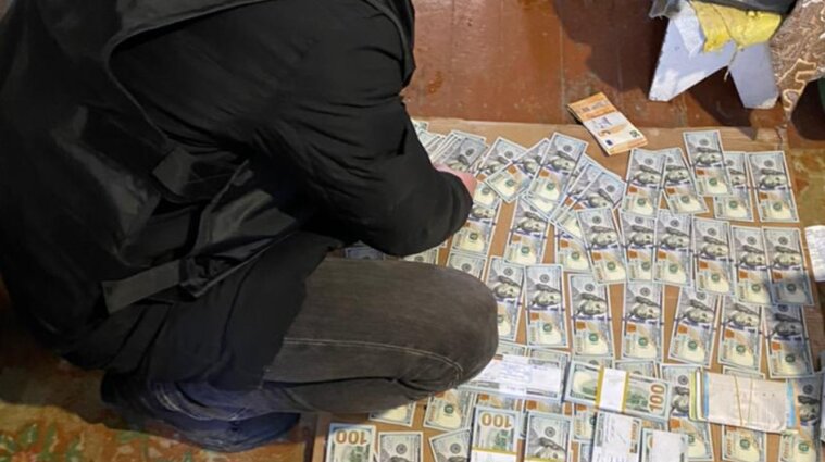 "Финансовый центр" в Луганске семь лет платил налоги в "бюджет ЛНР"