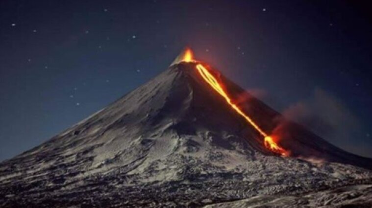 На Камчатці активізувався найбільший в Євразії вулкан