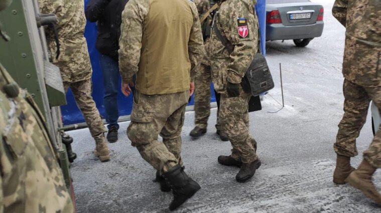Україні передали військового, затриманого бойовиками