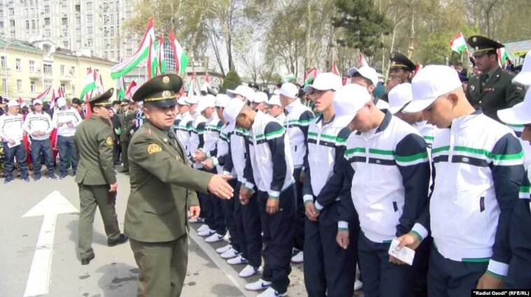 У Таджикистані легалізували відкуп від армії