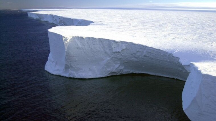 В Атлантике раскололся один из крупнейших айсбергов мира А68