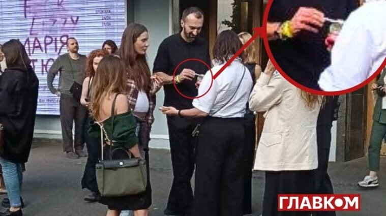 Показав "гарні манери": позаштатний радник ОП Лещенко їв ікру ложкою у глядацькій залі театру