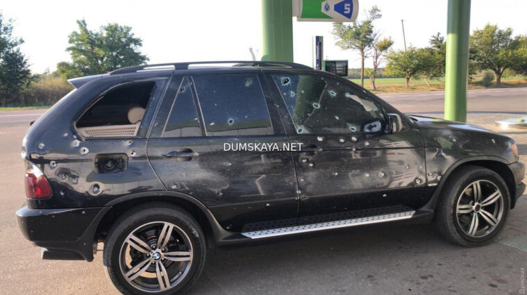 В Одесской области обстреляли машину кандидата в депутаты - фото