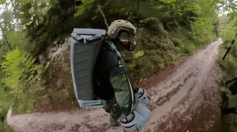 Военные НАТО впервые опробовали реактивный ранец для сложных миссий (видео)