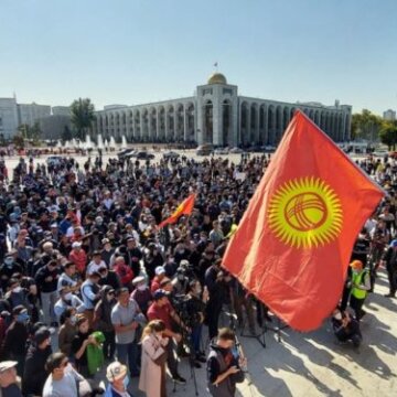 Революція за добу: що відбувається у Киргизстані