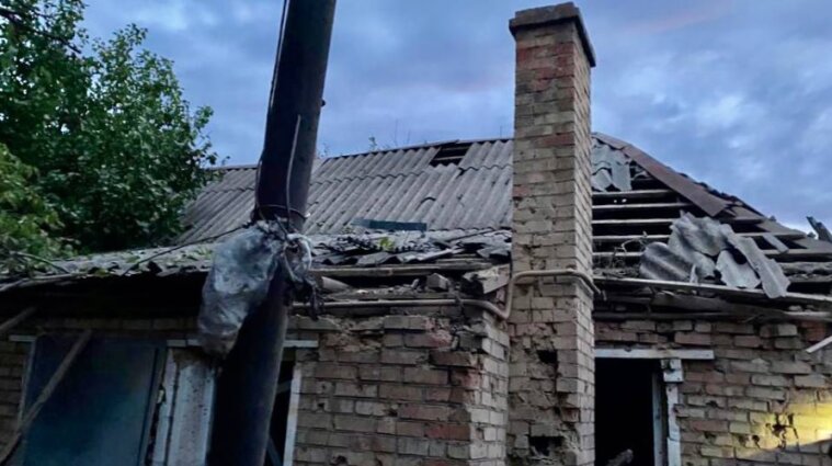 Рашисти обстріляли декілька районів Дніпропетровщини: наслідки (фото)