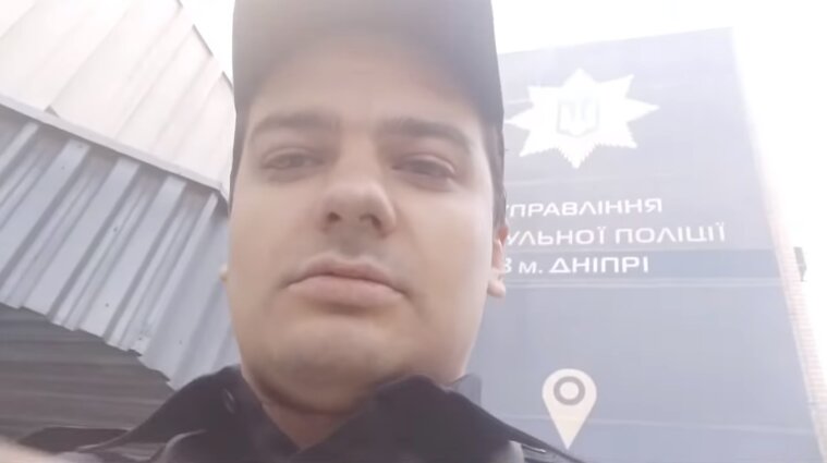 У Дніпрі патрульний заявив, що його побили колеги-поліцейські і показав кров (відео)