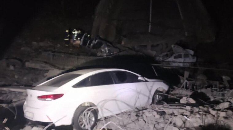 Автомобілі впали з мосту на Київщині: загинула дитина, чотири людини постраждали