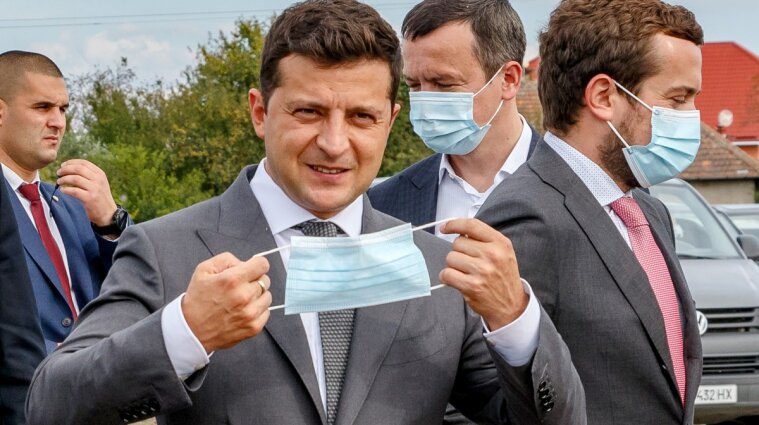 "Депутатов это также касается": Зеленский призвал украинцев носить защитные маски