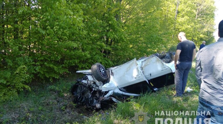 В Черновицкой области перевернулся автомобиль: погиб ребенок